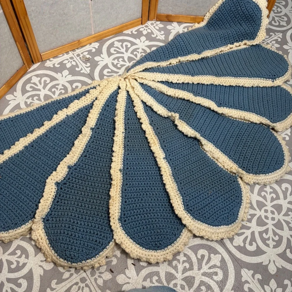 Handmade Crochet Peacock Tail Feather Wall Hanging Decor Blue‎ Cream Floral